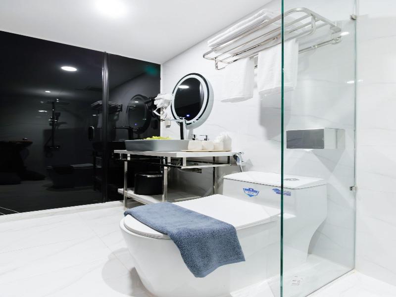 Le Vu Hotel image