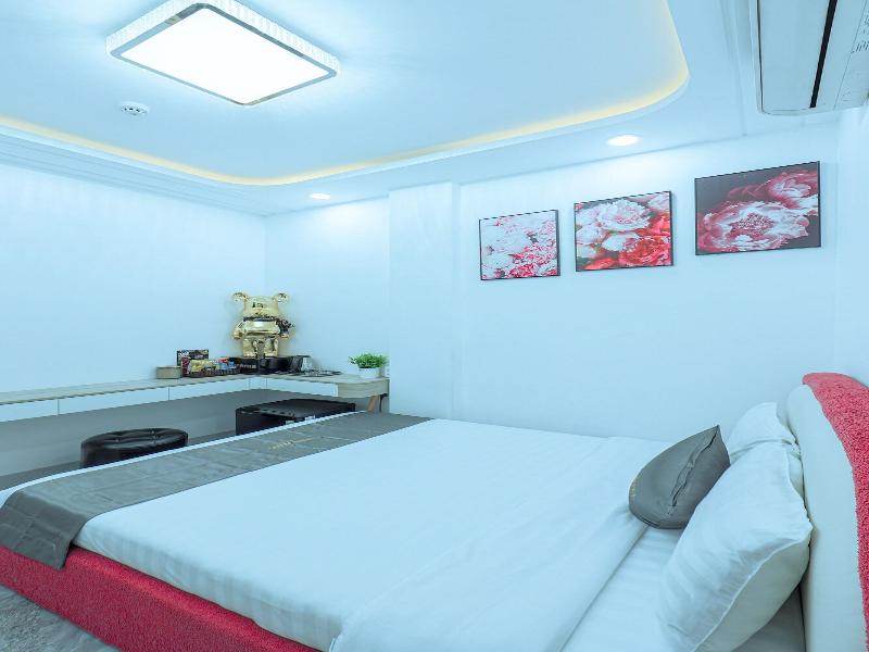 Le Vu Hotel image