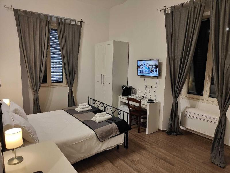 White King Rooms image