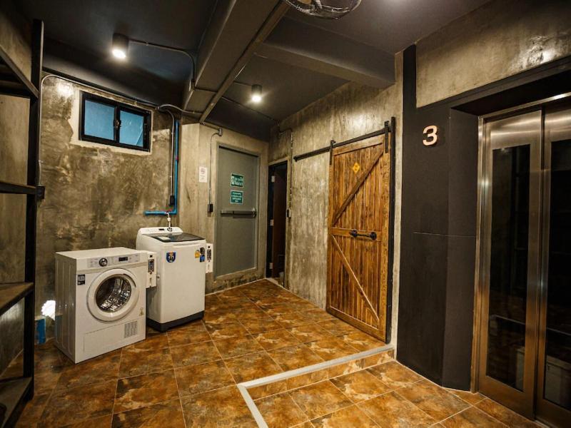 Episode 11 Hostel Sukhumvit image