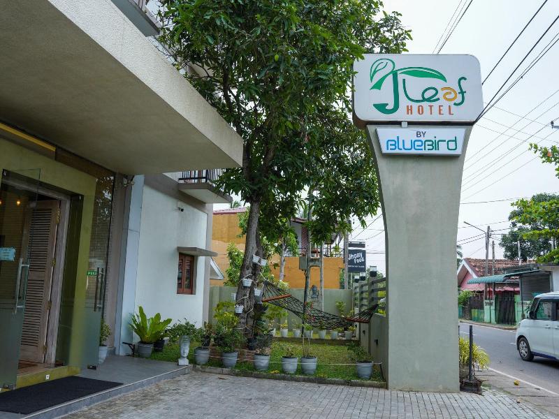 J Leaf Hotel By Blue Bird