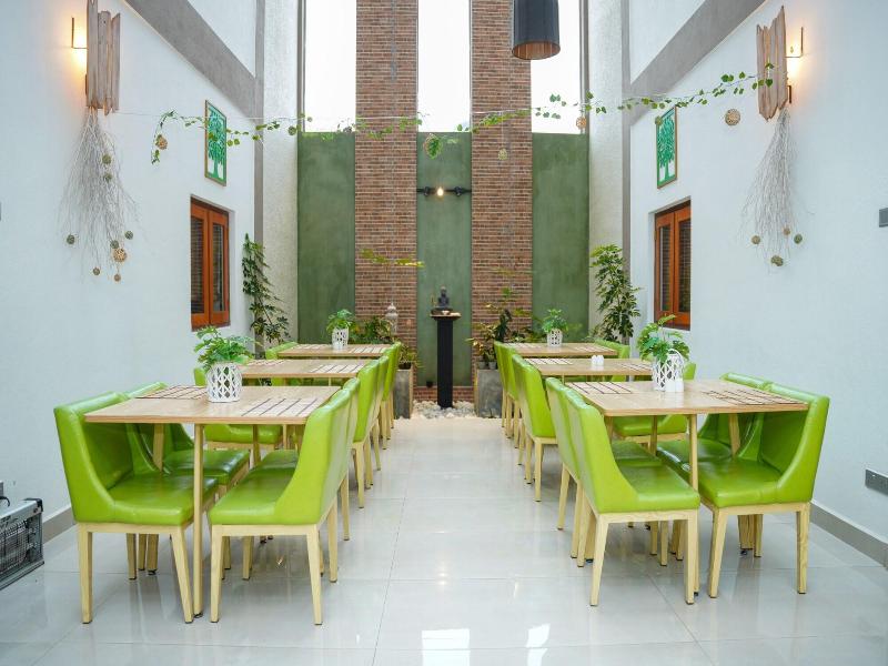 J Leaf Hotel By Blue Bird image