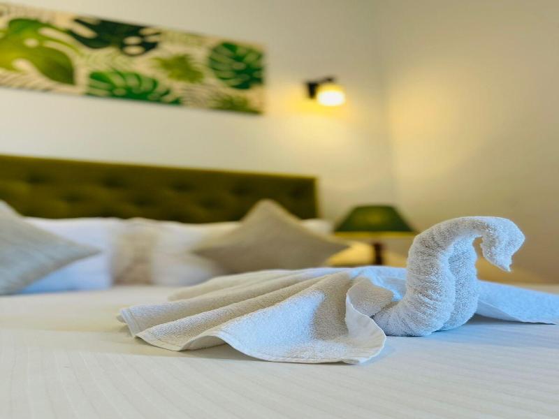 J Leaf Hotel By Blue Bird image