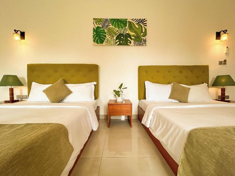J Leaf Hotel By Blue Bird image