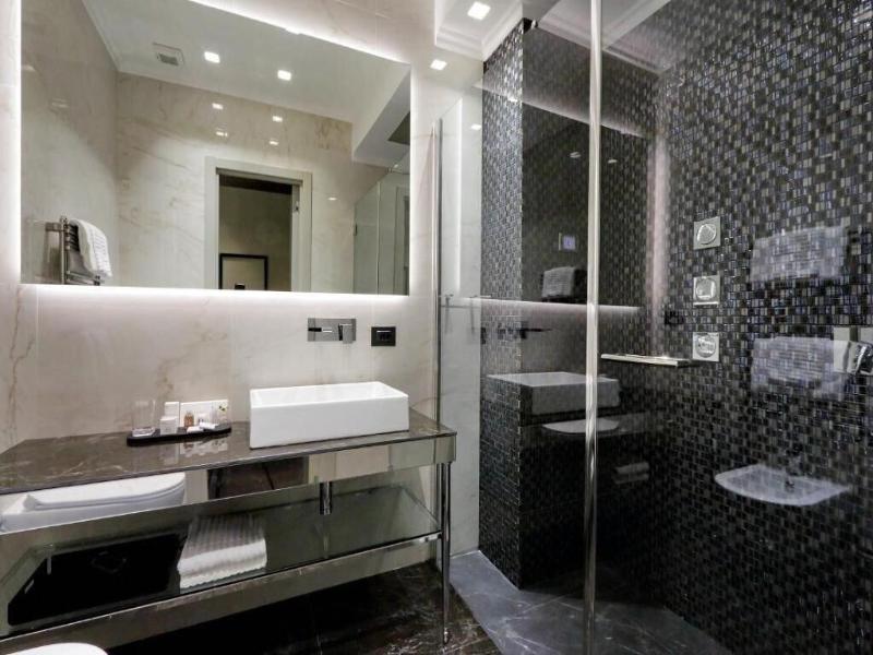 Bq House Colosseo Luxury Rooms image
