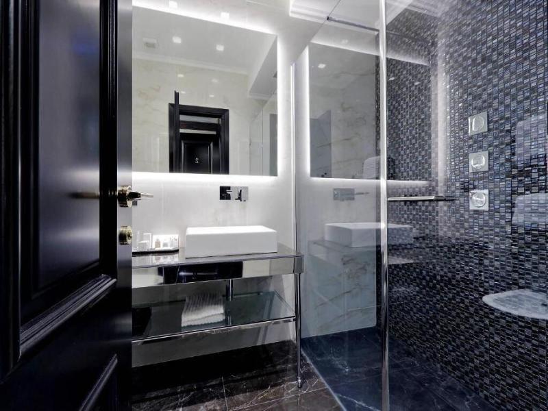 Bq House Colosseo Luxury Rooms image