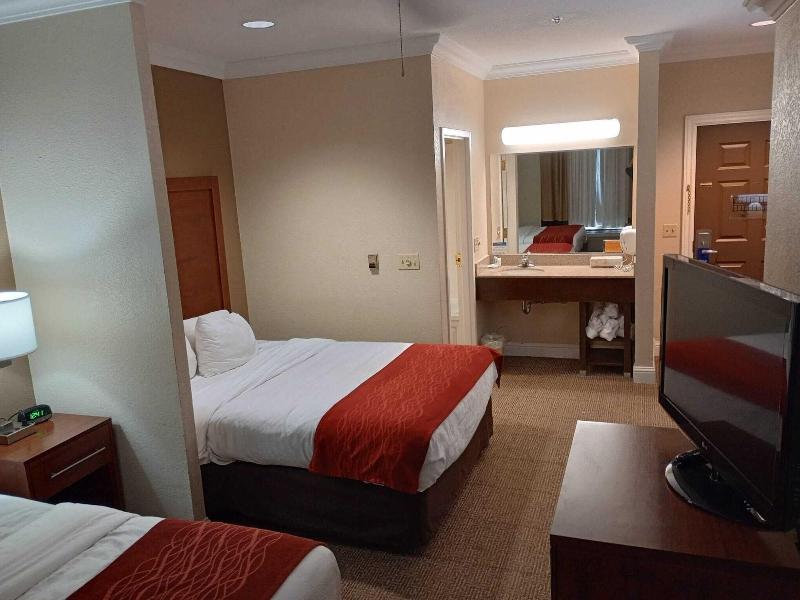 Samir Stay At Nw Expressway image