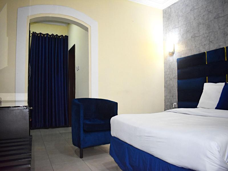 Davis Hotel & Suites image