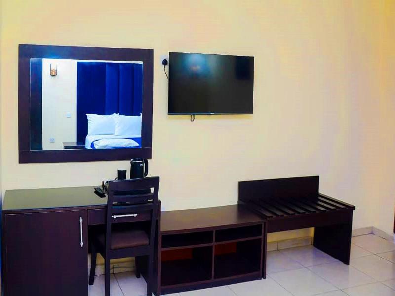 Davis Hotel & Suites image