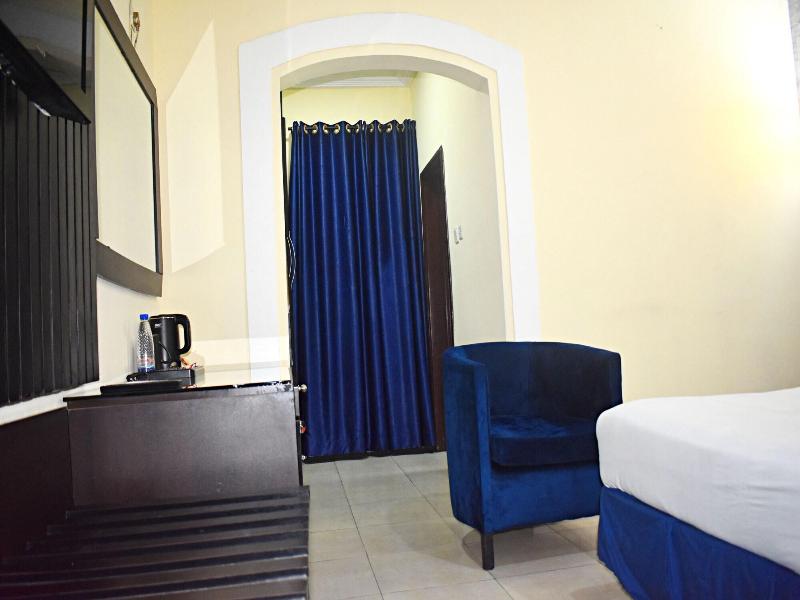 Davis Hotel & Suites image