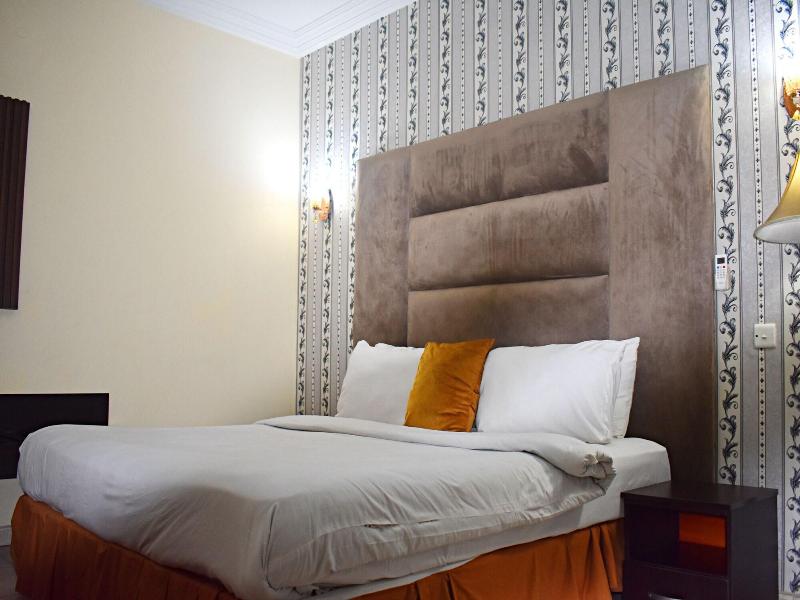 Davis Hotel & Suites image