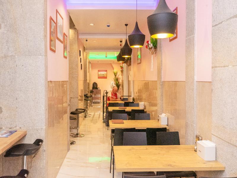 Fantasy Hostel Porto image
