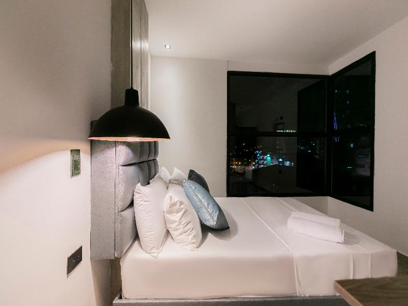 Appartments Pool And Rooftop Downtown Hotel image