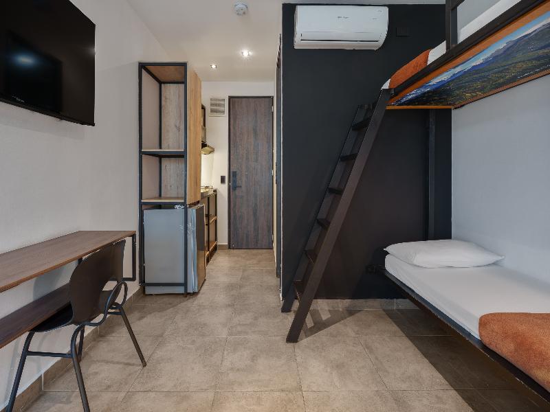 Appartments Pool And Rooftop Downtown Hotel image