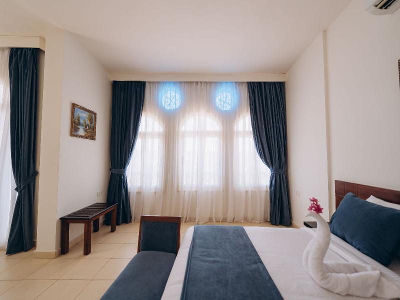 Fantasia Hotel image