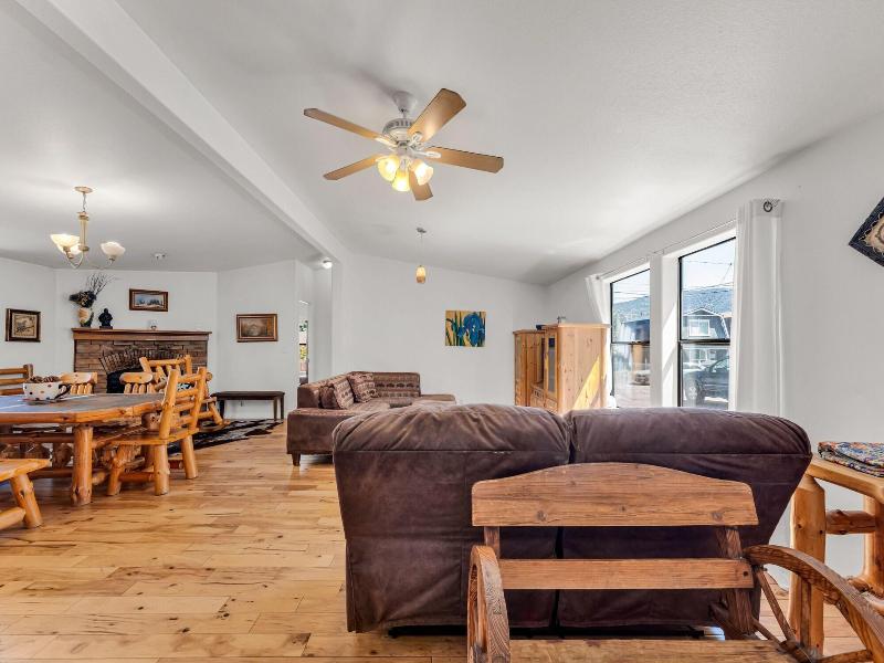 Country Club Chalet image