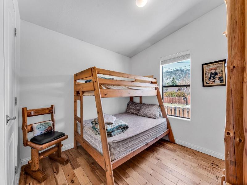 Country Club Chalet image
