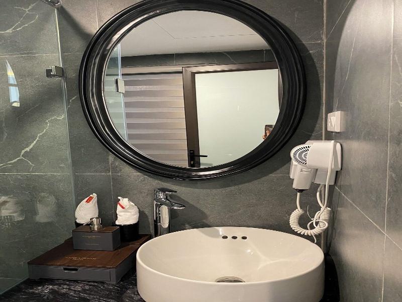 Aquarius Premium Hotel image