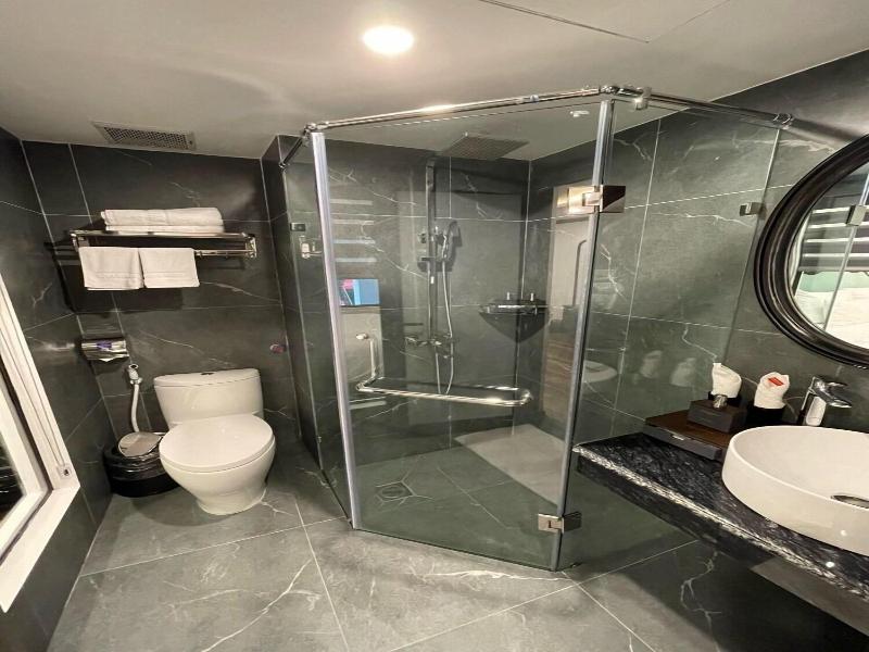 Aquarius Premium Hotel image