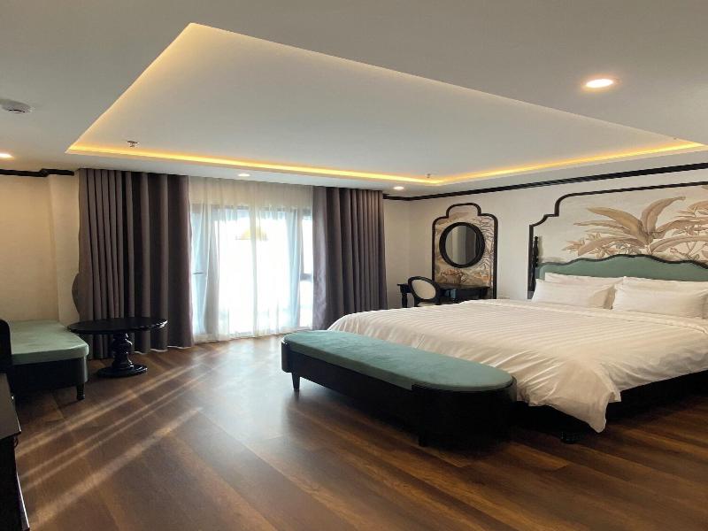 Aquarius Premium Hotel image