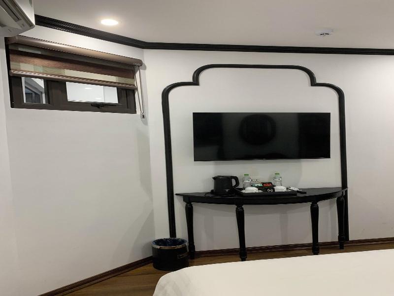 Aquarius Premium Hotel image