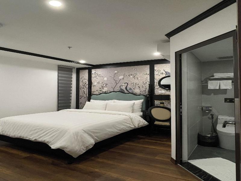 Aquarius Premium Hotel image