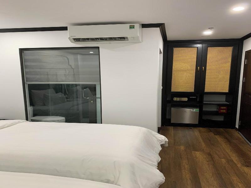 Aquarius Premium Hotel image