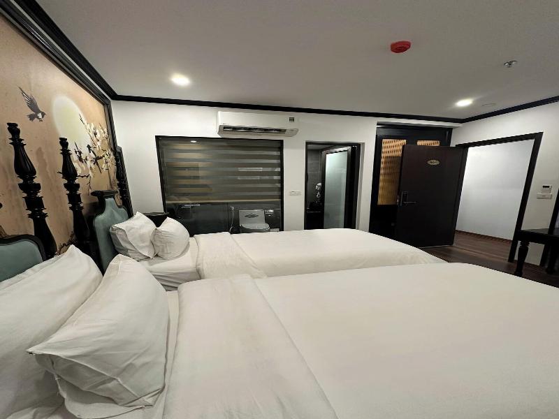 Aquarius Premium Hotel image