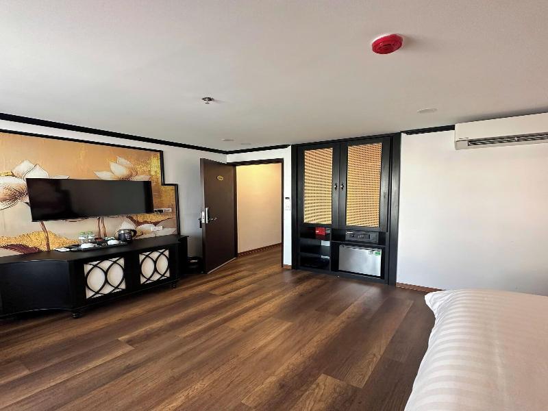 Aquarius Premium Hotel image