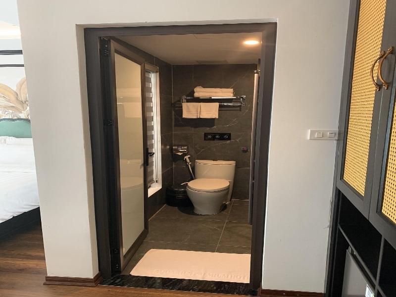 Aquarius Premium Hotel image