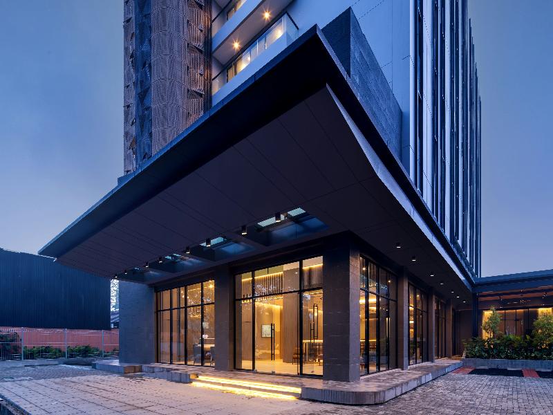 Hotel Neo Kota Baru Parahyangan image