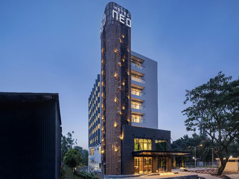 Hotel Neo Kota Baru Parahyangan image
