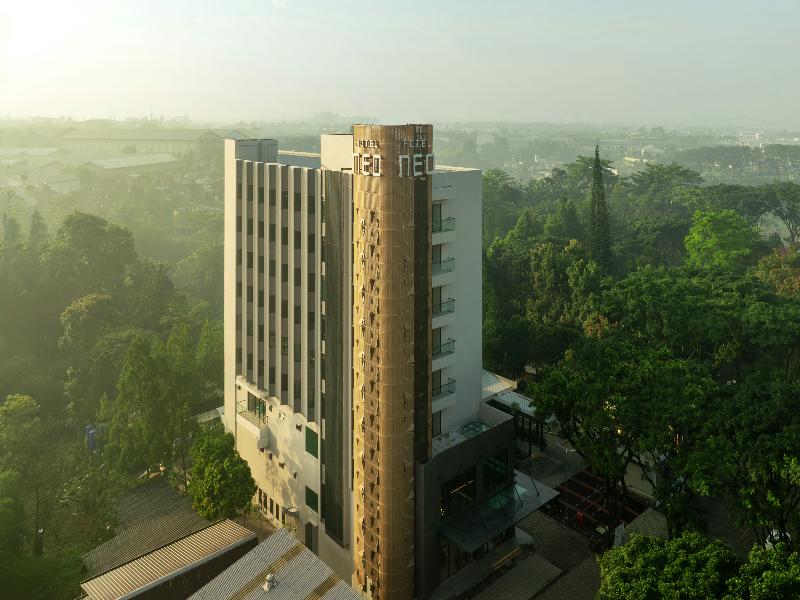 Hotel Neo Kota Baru Parahyangan image