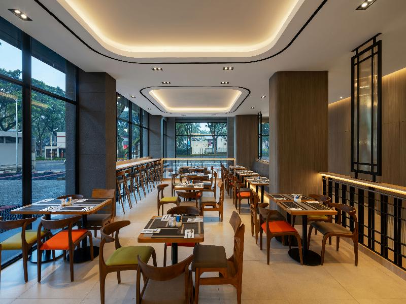 Hotel Neo Kota Baru Parahyangan image