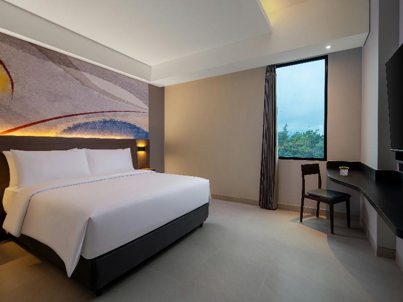 Hotel Neo Kota Baru Parahyangan image