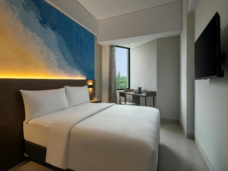 Hotel Neo Kota Baru Parahyangan image