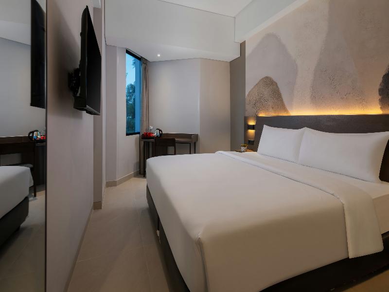 Hotel Neo Kota Baru Parahyangan image