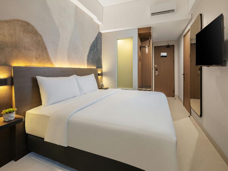 Hotel Neo Kota Baru Parahyangan image