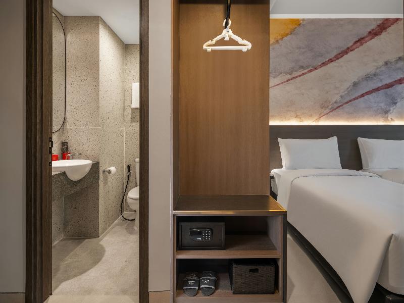 Hotel Neo Kota Baru Parahyangan image