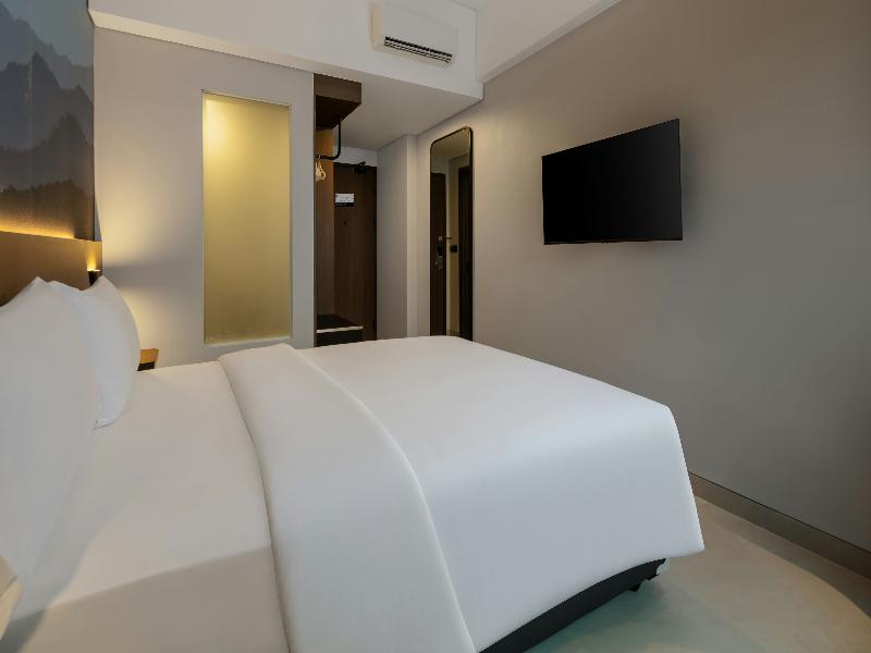 Hotel Neo Kota Baru Parahyangan image