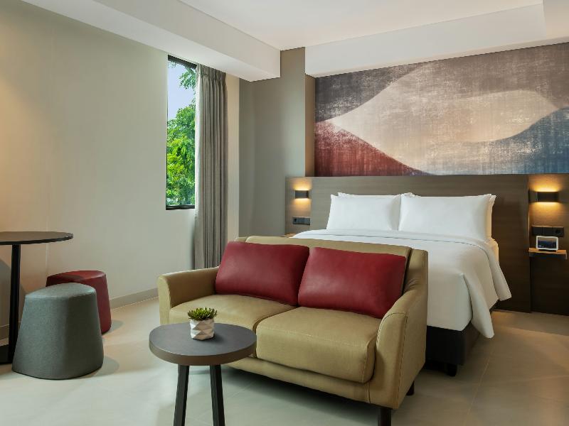 Hotel Neo Kota Baru Parahyangan image