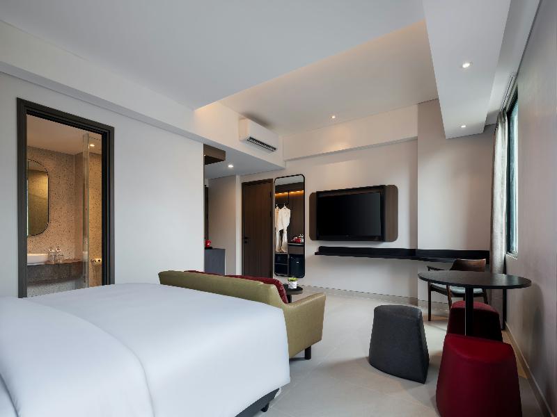 Hotel Neo Kota Baru Parahyangan image