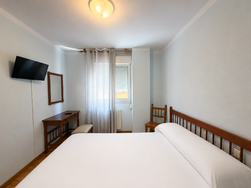 Hostal Ec Leon image