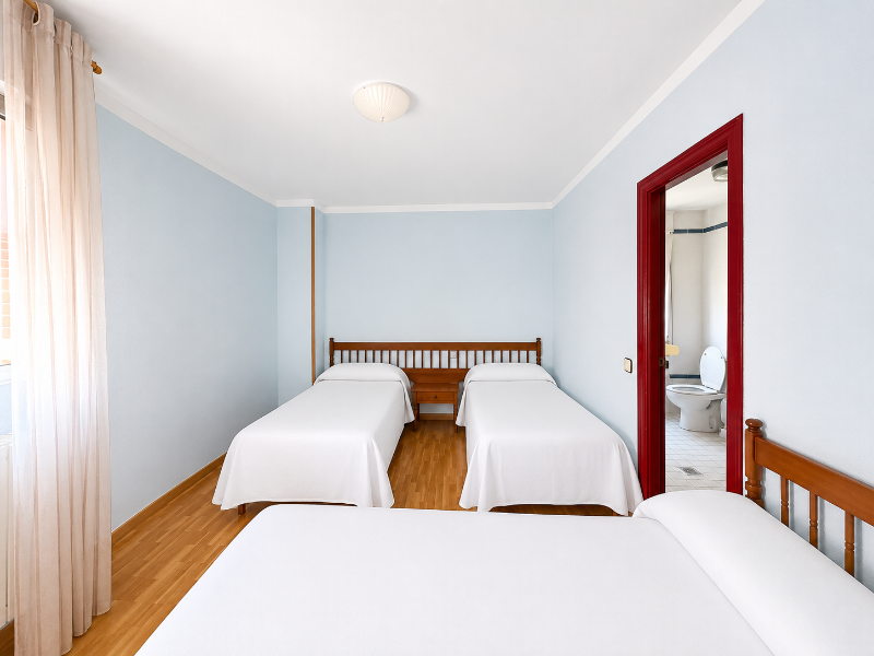 Hostal Ec Leon image