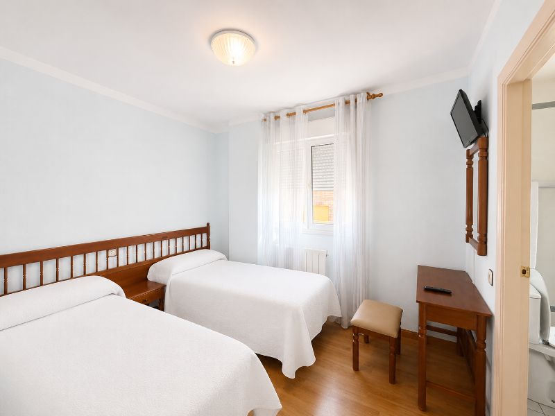 Hostal Ec Leon image