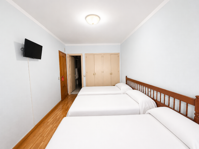 Hostal Ec Leon image