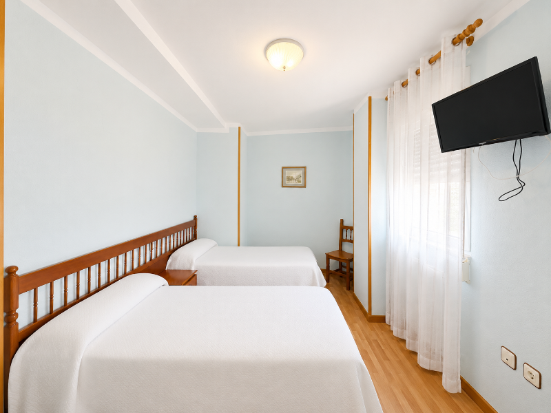 Hostal Ec Leon image