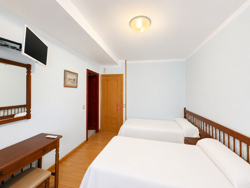Hostal Ec Leon image