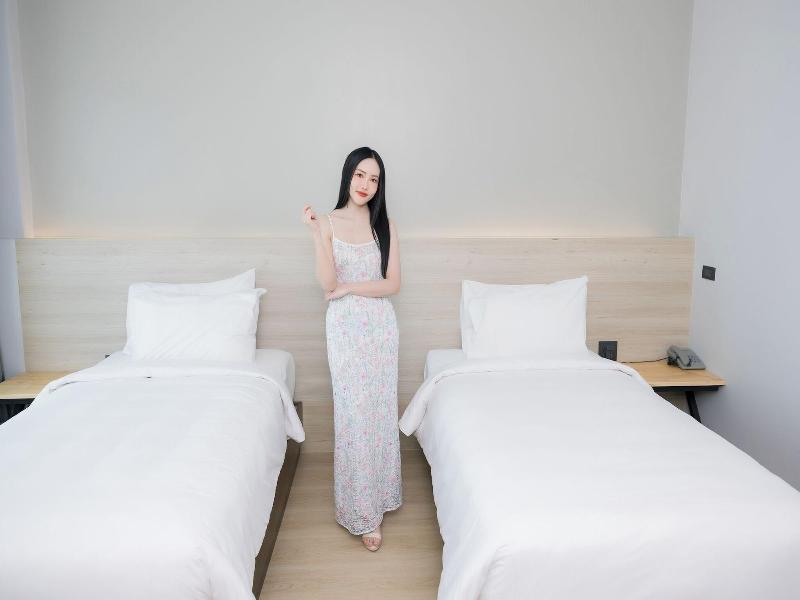 The Horizon Groove Hotel image