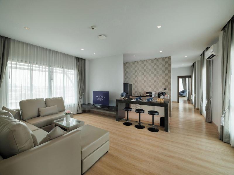 The Horizon Groove Hotel image